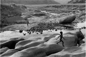 South Africa, 1998. This is not the moon, but the virgin landscape of KwaZulu between Johannesburg and Cape Town.  © Marc Riboud 1998
